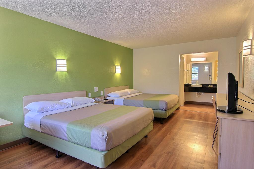 6 Austin, Tx - Central Downtown Ut Hotel 2*