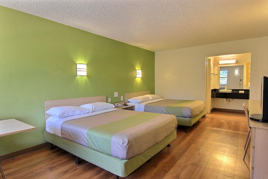 6 Austin, Tx - Downtown Ut Hotel