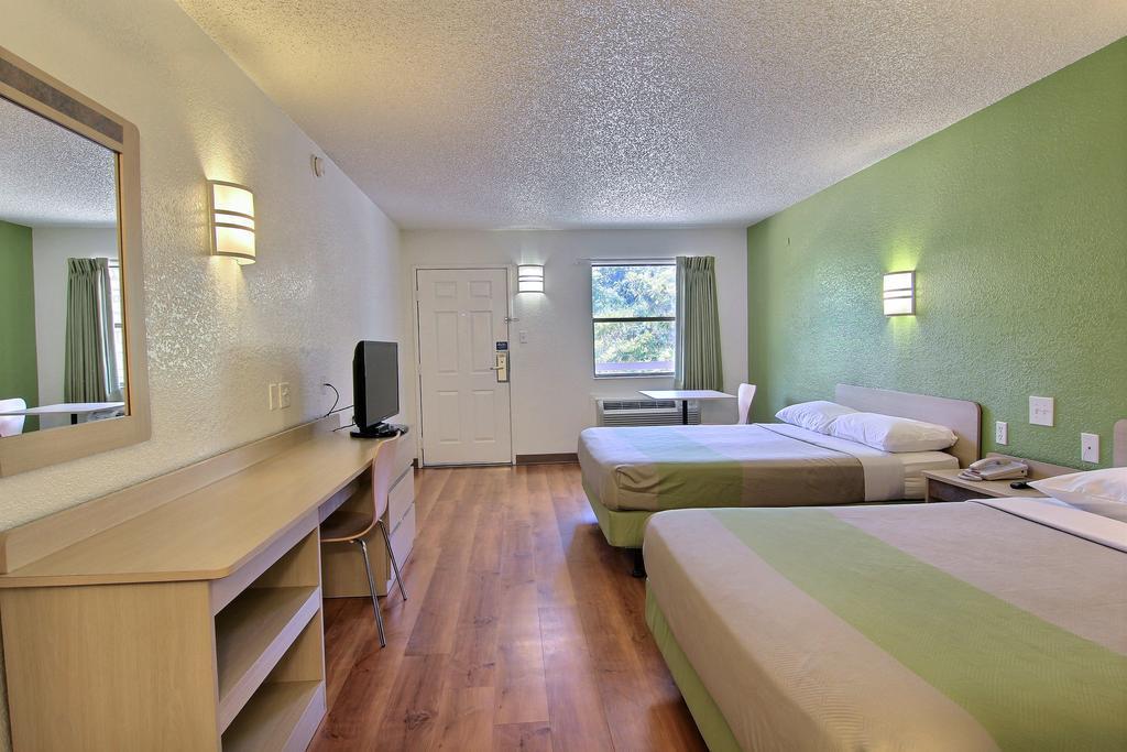 Hotel 6 Austin, Tx - Downtown Ut Austin