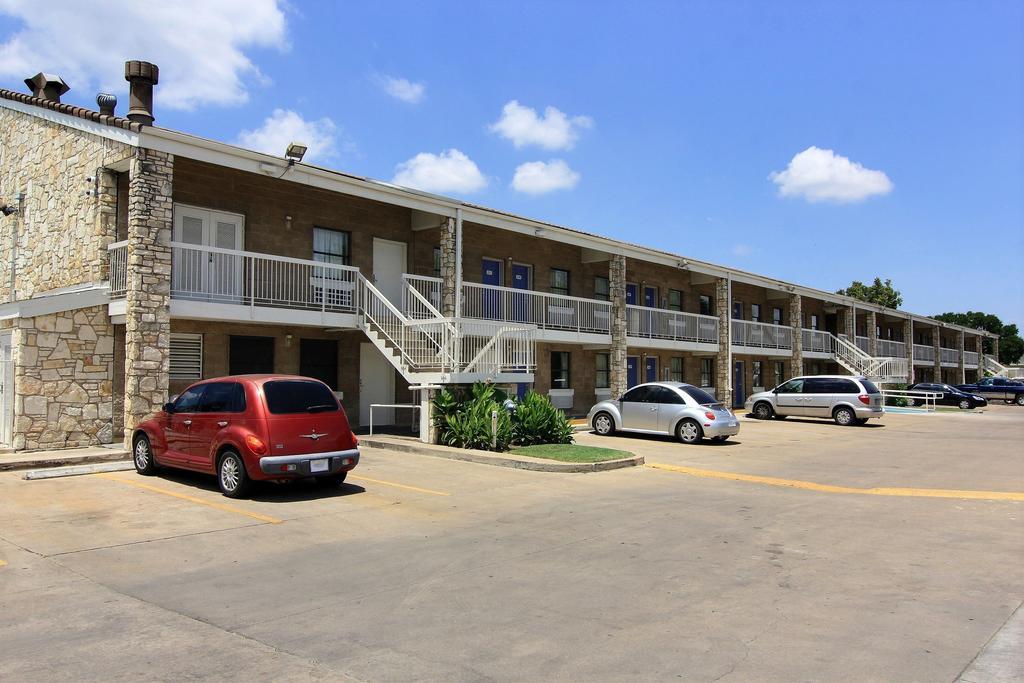 Hotel 6 Austin, Tx - Downtown Ut 2*