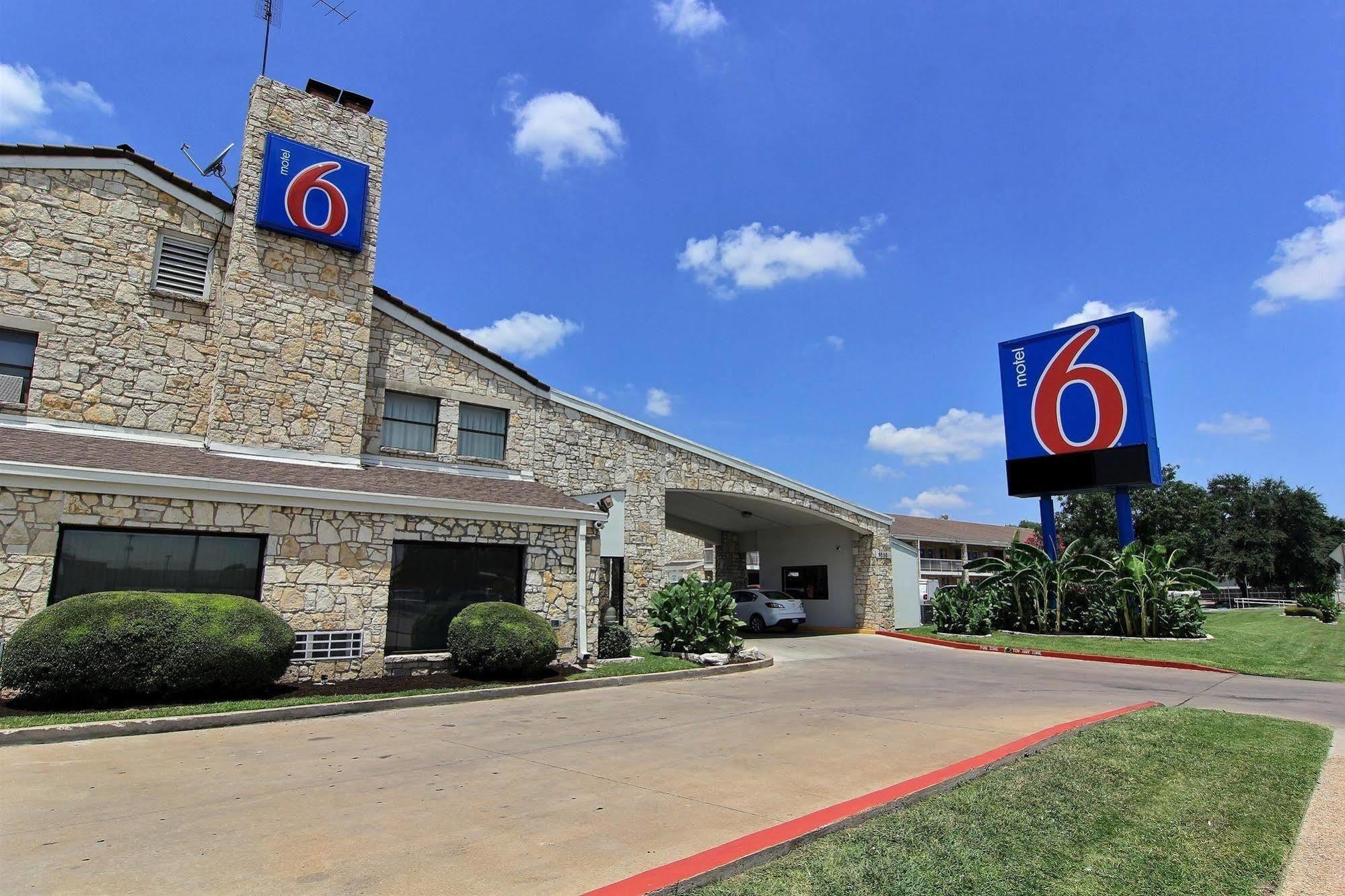 6 Austin, Tx - Downtown Ut 2* Austin