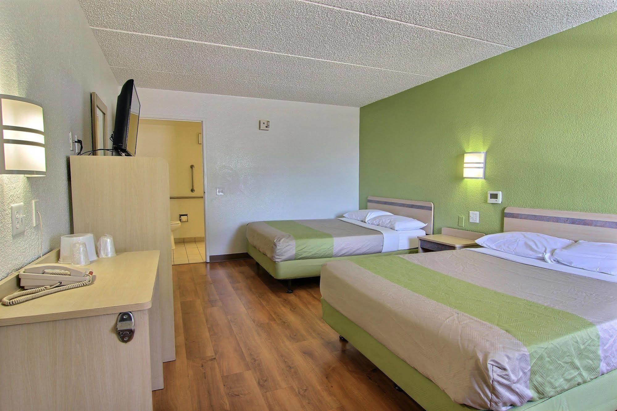 6 Austin, Tx - Downtown Ut Hotel 2*