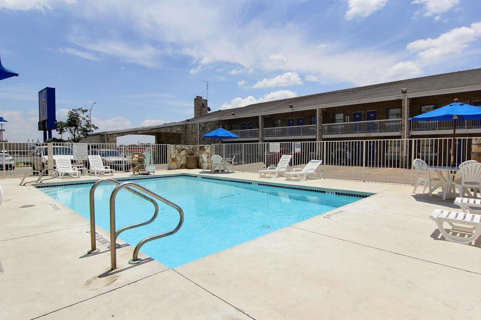 6 Austin, Tx - Downtown Ut Hotel Austin