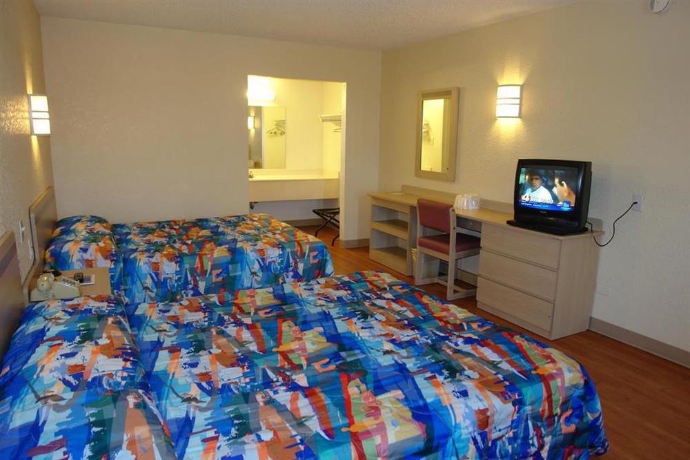 6 Austin, Tx - Downtown Ut Hotel 2*