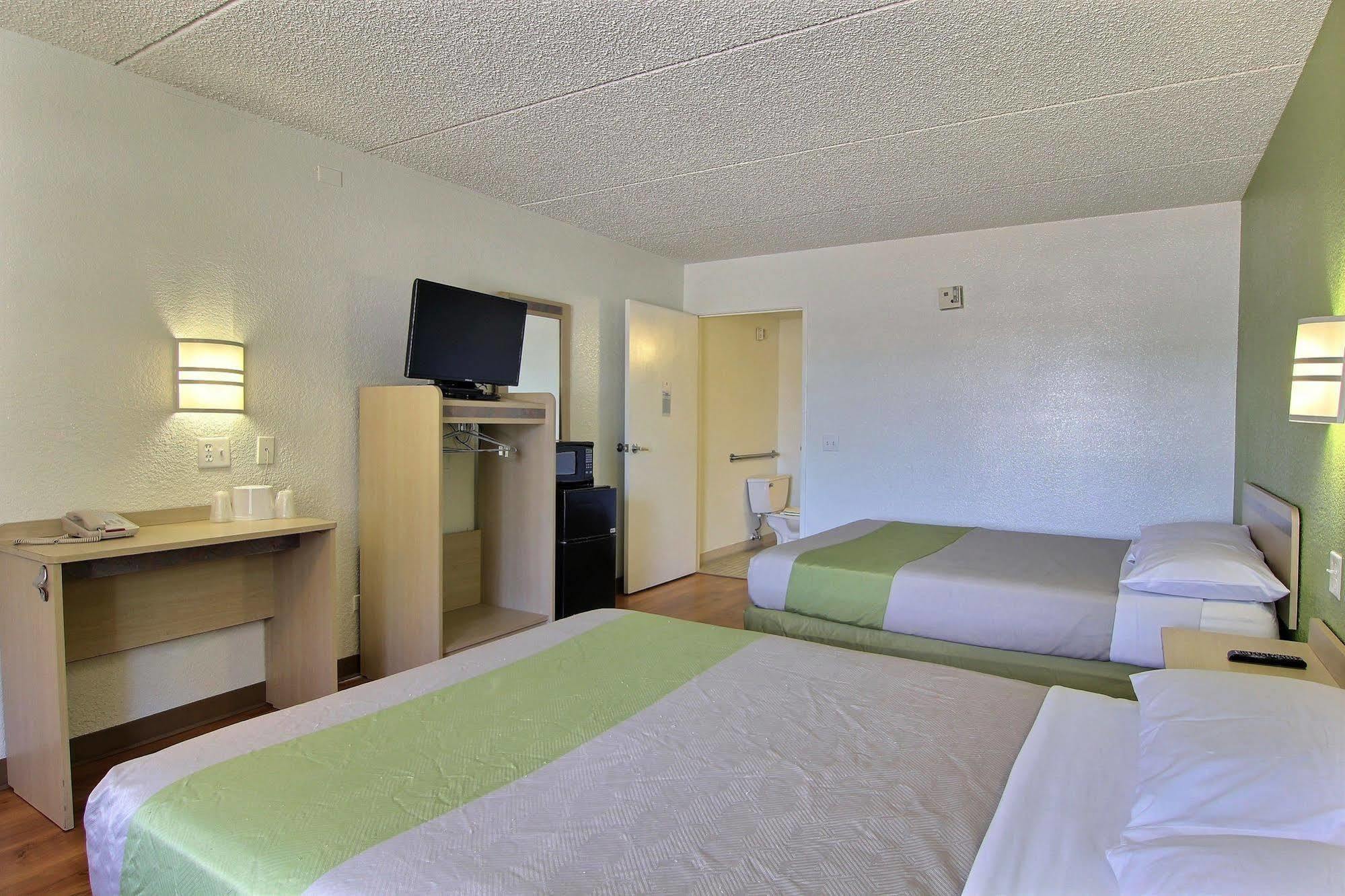 6 Austin, Tx - Downtown Ut Hotel